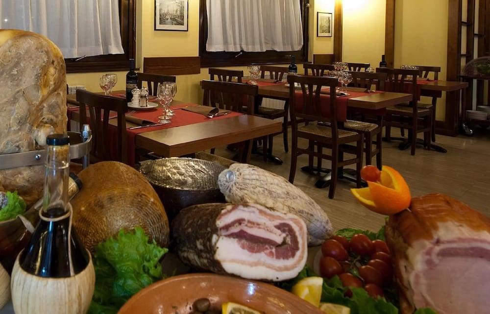 Hotel Ristorante Tre Leoni Somma Lombardo Dış mekan fotoğraf