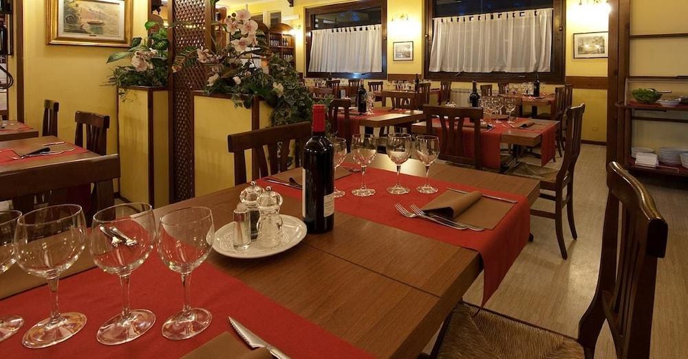 Hotel Ristorante Tre Leoni Somma Lombardo Dış mekan fotoğraf