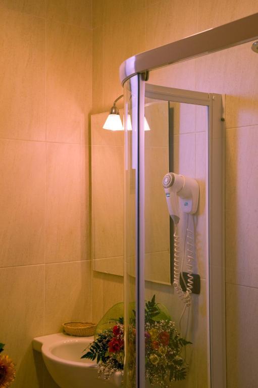 Hotel Ristorante Tre Leoni Somma Lombardo Dış mekan fotoğraf